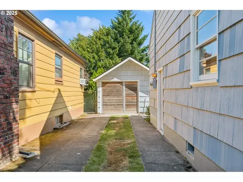 4245 NE Going Street Portland OR 97218