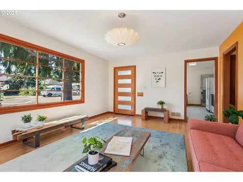 4245 NE Going Street Portland OR 97218