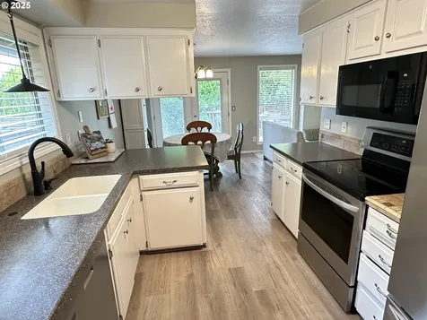1794 NE Carole Court Hillsboro OR 97124