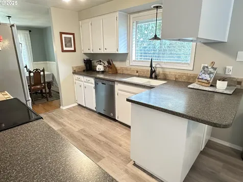 1794 NE Carole Court Hillsboro OR 97124