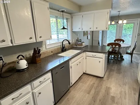 1794 NE Carole Court Hillsboro OR 97124