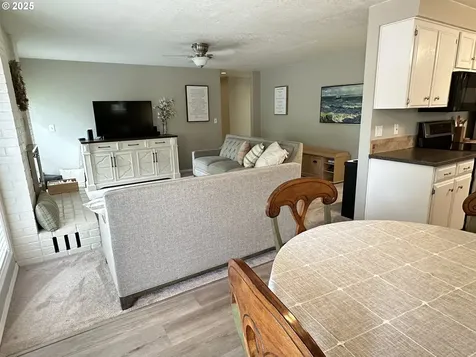 1794 NE Carole Court Hillsboro OR 97124