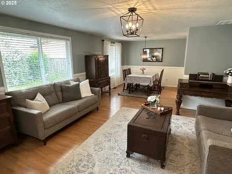 1794 NE Carole Court Hillsboro OR 97124