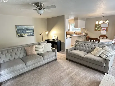 1794 NE Carole Court Hillsboro OR 97124