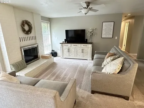 1794 NE Carole Court Hillsboro OR 97124