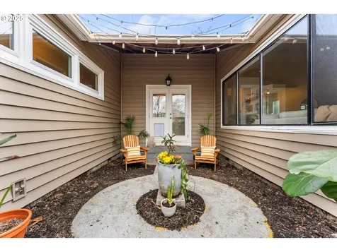 5950 SE Tibbetts Street Portland OR 97206