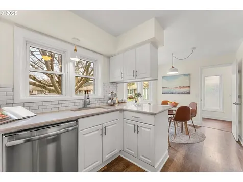 5950 SE Tibbetts Street Portland OR 97206