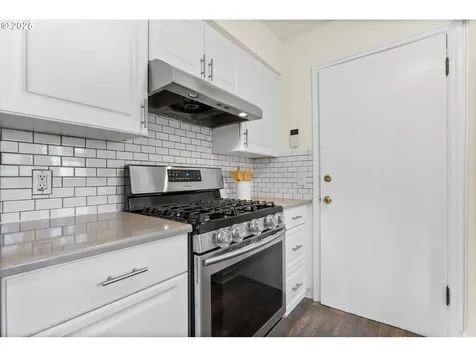 5950 SE Tibbetts Street Portland OR 97206
