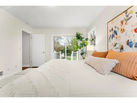5950 SE Tibbetts Street Portland OR 97206