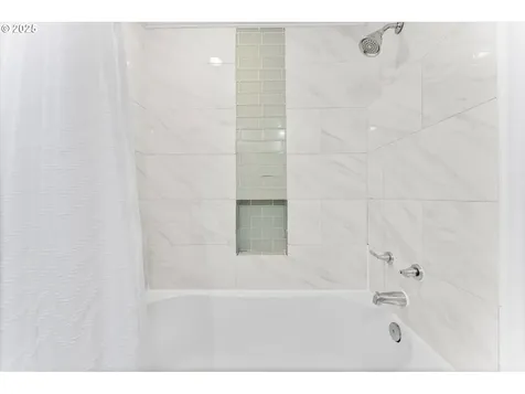 5950 SE Tibbetts Street Portland OR 97206