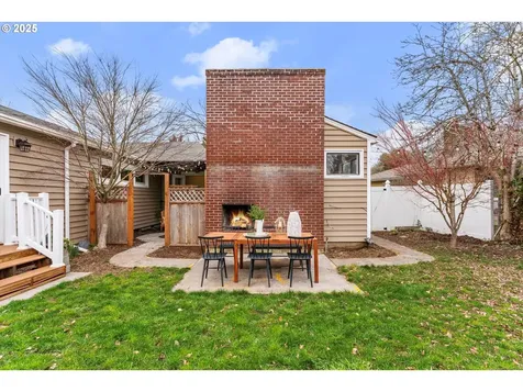 5950 SE Tibbetts Street Portland OR 97206