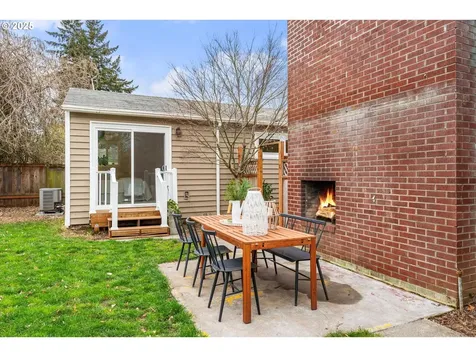 5950 SE Tibbetts Street Portland OR 97206