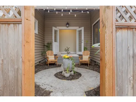 5950 SE Tibbetts Street Portland OR 97206