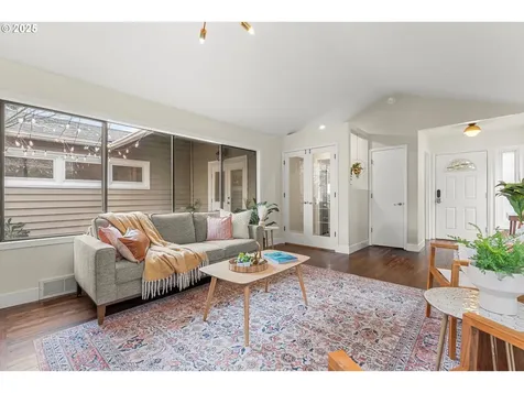 5950 SE Tibbetts Street Portland OR 97206