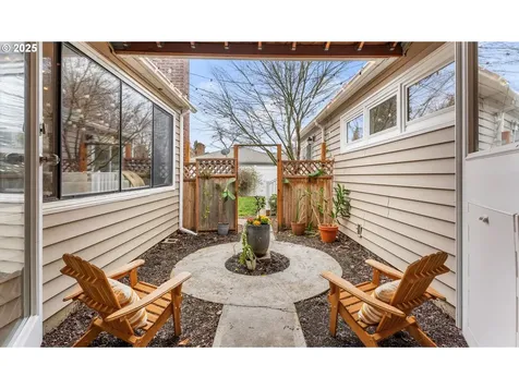5950 SE Tibbetts Street Portland OR 97206