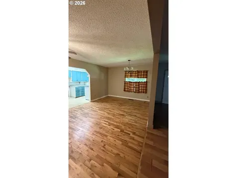 1106 S River Street Newberg OR 97132