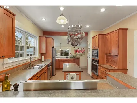 102 NE Harrison Street Dufur OR 97021