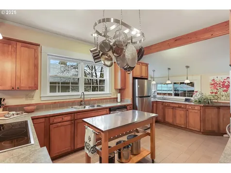 102 NE Harrison Street Dufur OR 97021