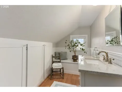102 NE Harrison Street Dufur OR 97021