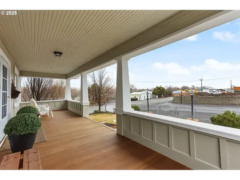 102 NE Harrison Street Dufur OR 97021