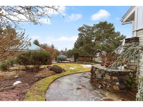 102 NE Harrison Street Dufur OR 97021