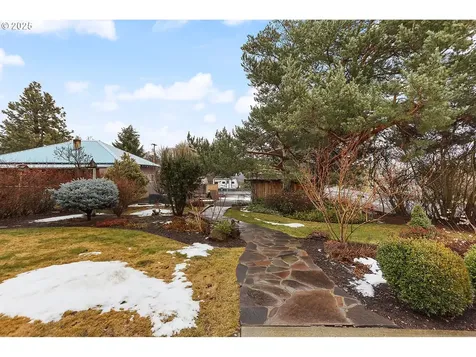 102 NE Harrison Street Dufur OR 97021