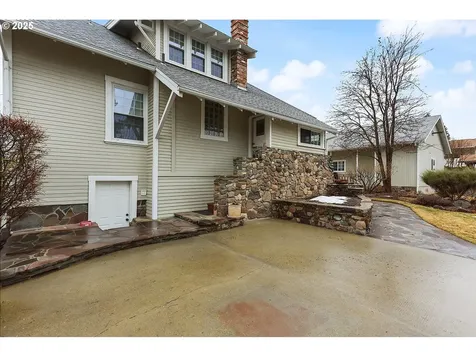 102 NE Harrison Street Dufur OR 97021