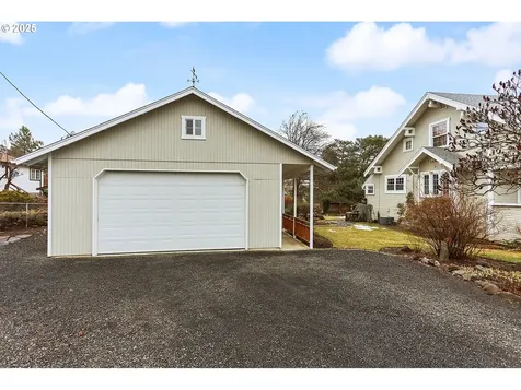 102 NE Harrison Street Dufur OR 97021