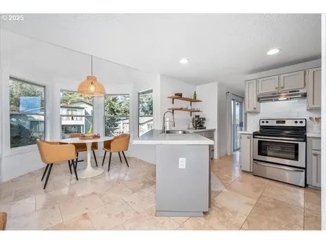 9517 SW 53rd Avenue Portland OR 97219