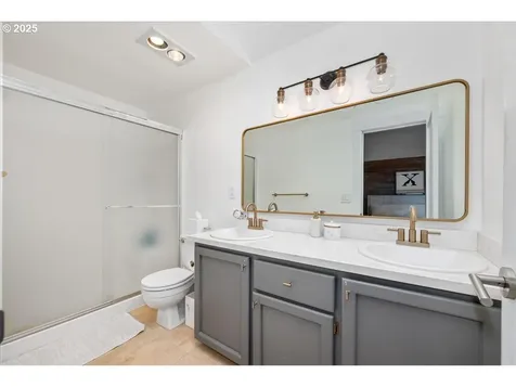 9517 SW 53rd Avenue Portland OR 97219
