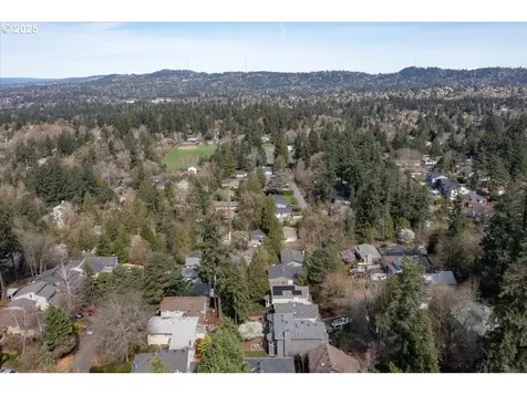 9517 SW 53rd Avenue Portland OR 97219
