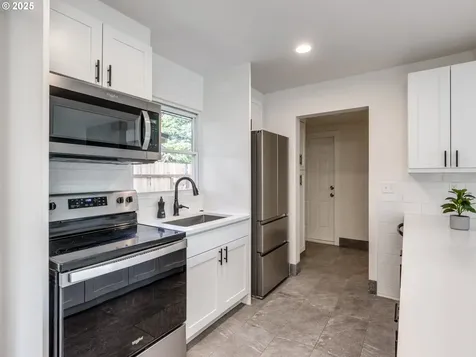 11312 NE Davis Street Portland OR 97220