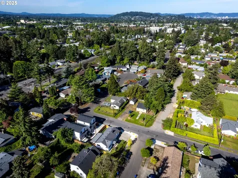 11312 NE Davis Street Portland OR 97220