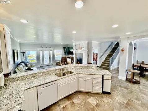 842 Chetco Point Terrace Brookings OR 97415