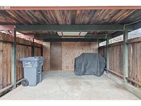 1085 Cannon Court Eugene OR 97405