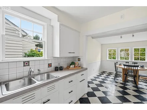 2801 NE 35th Place Portland OR 97212