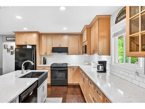 6825 SW Rollingwood Drive Beaverton OR 97008
