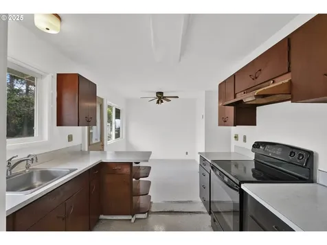 5546 S Shore Drive Florence OR 97439