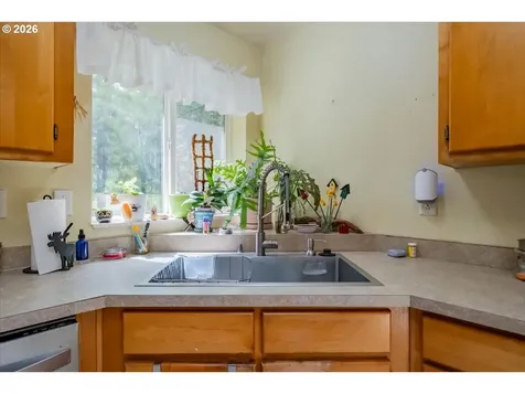 42927 Island Inn Drive Lebanon OR 97355