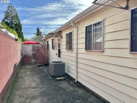 3023 SE Gladstone Street Portland OR 97202