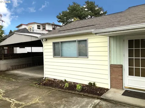 3023 SE Gladstone Street Portland OR 97202