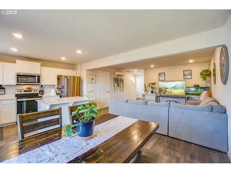 2804 N 3rd Way Ridgefield WA 98642