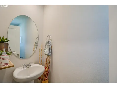 2804 N 3rd Way Ridgefield WA 98642
