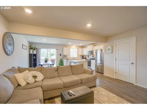 2804 N 3rd Way Ridgefield WA 98642
