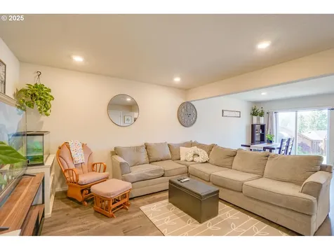 2804 N 3rd Way Ridgefield WA 98642