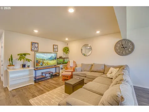 2804 N 3rd Way Ridgefield WA 98642