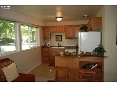 2064 W 17th Avenue Eugene OR 97402