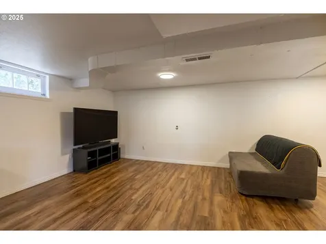 1215 NE 80th Avenue Portland OR 97213
