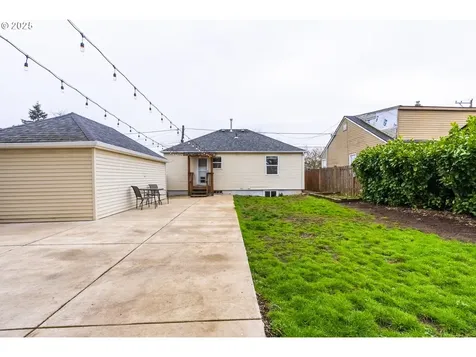1215 NE 80th Avenue Portland OR 97213