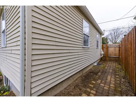 1215 NE 80th Avenue Portland OR 97213